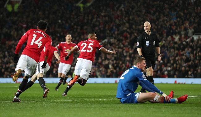 包含今晚瓦伦西亚临场应变——NBA总决赛节点到来；引发热议；赛程密集仍需轮换的词条